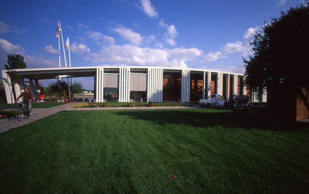 Bessa L Voigtlander 4/15mm Heliar Velvia 50-5497