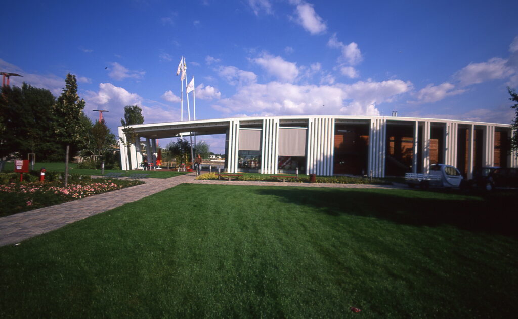 Bessa L Voigtlander 4/15mm Heliar Velvia 50-5498
