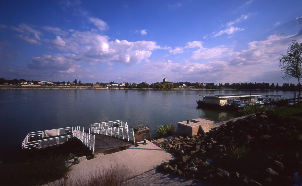 Bessa L Voigtlander 4/15mm Heliar Velvia 50-5501