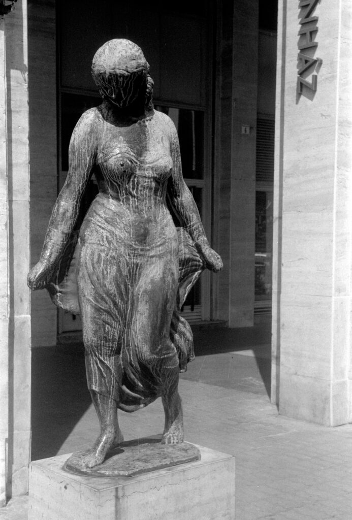 Contax II Sonnar 5cm f2 Fomapan 100-12211
