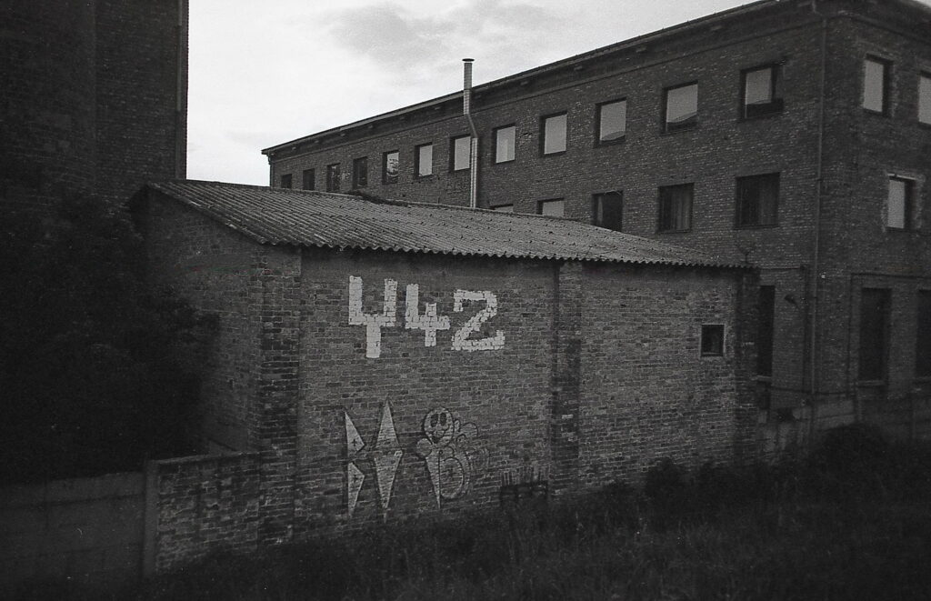 Konica A4 Agfa APX 100-8773