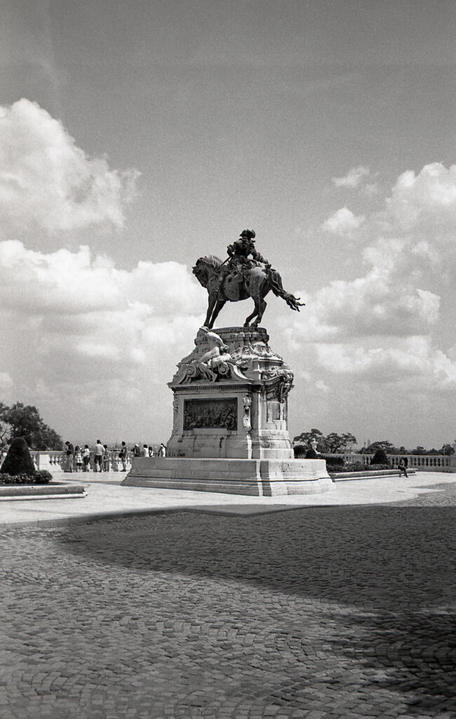 Konica C35 35mm f2.8 automatic Agfa APX100-9718