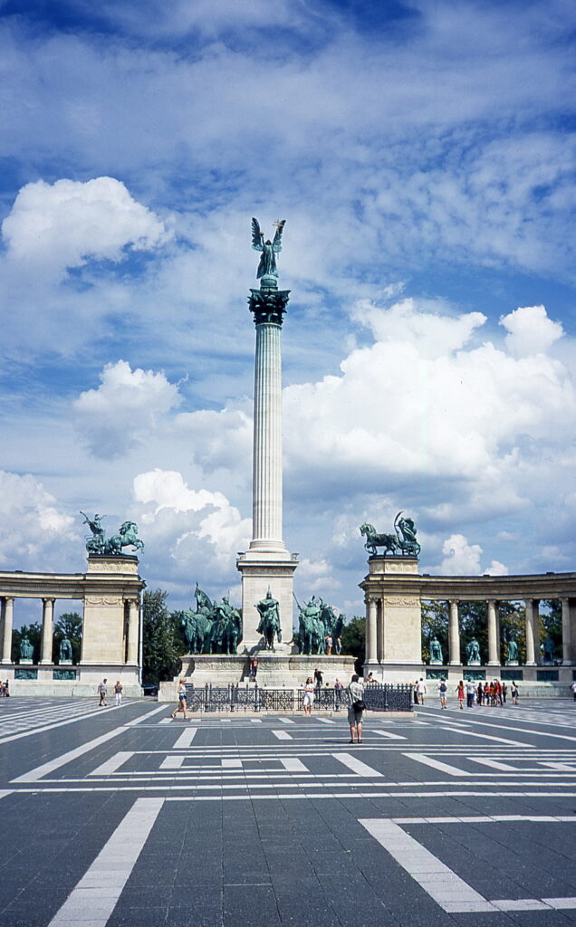 Konica C35 Black Provia 100-9995