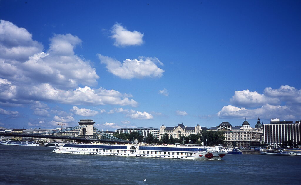 Konica C35 Black Provia 100-10001