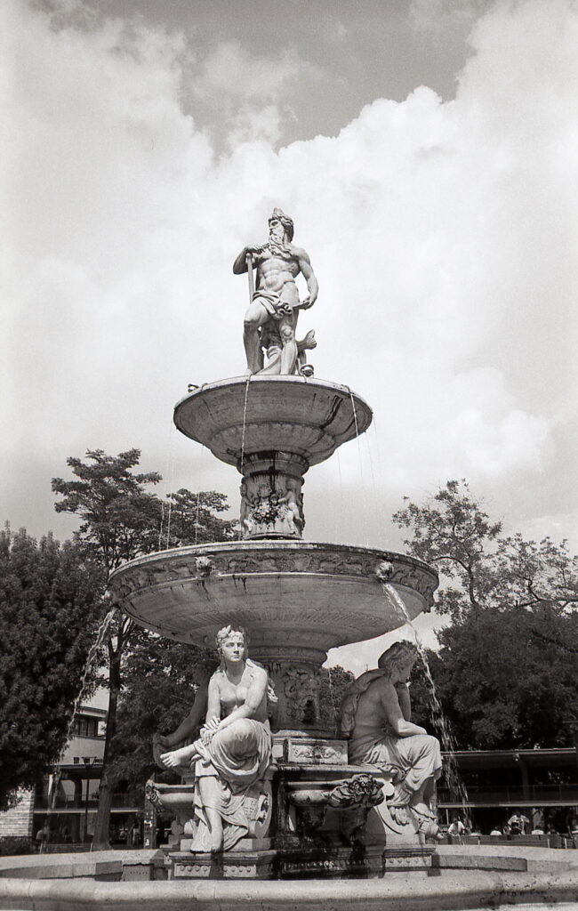 Konica C35 MF AF AGFA-APX100-9319