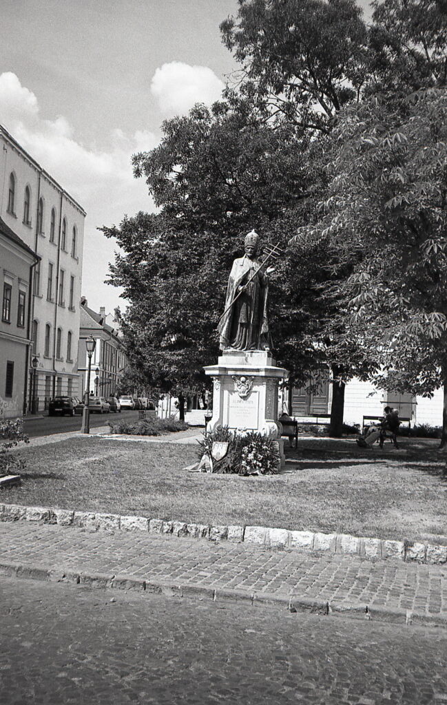 Konica C35 Silver Agfa APX 100-9828