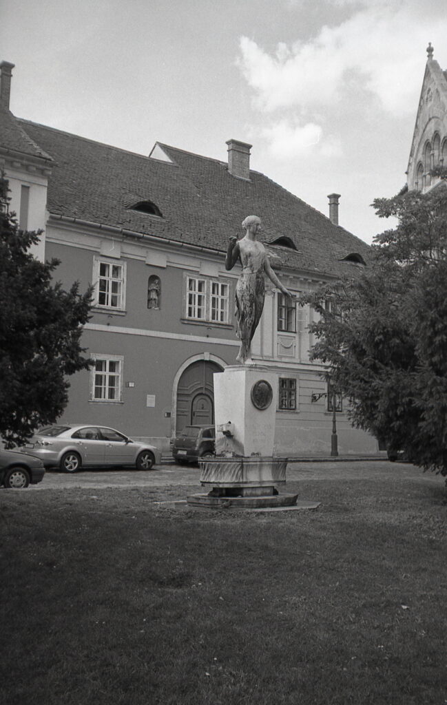Konica C35 Silver Agfa APX 100-9830