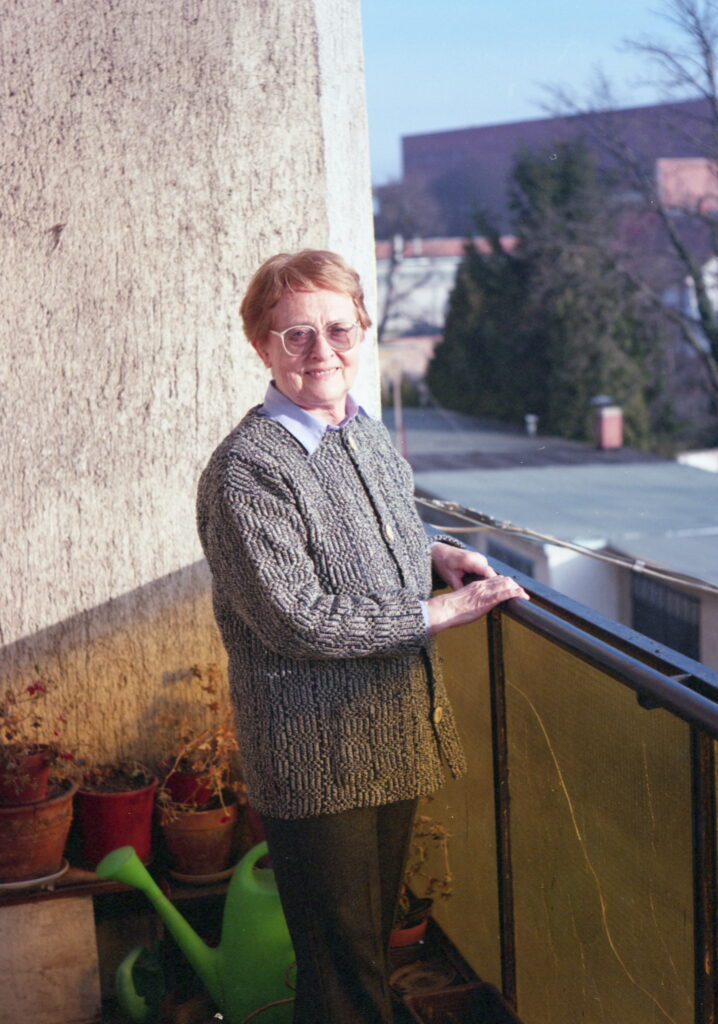 Konica Pro 160  Pentax 645 CZJ Tessar 80mm f2.8-6950
