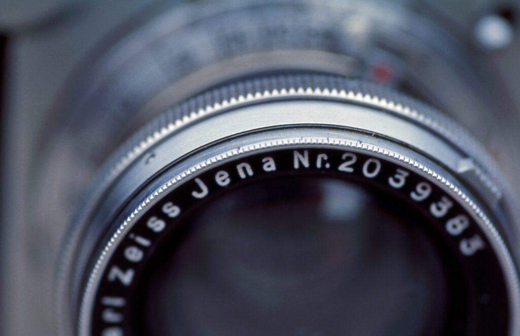 Minolta 7000i 105mm f2.8 Macro Fuji100-1000-11707