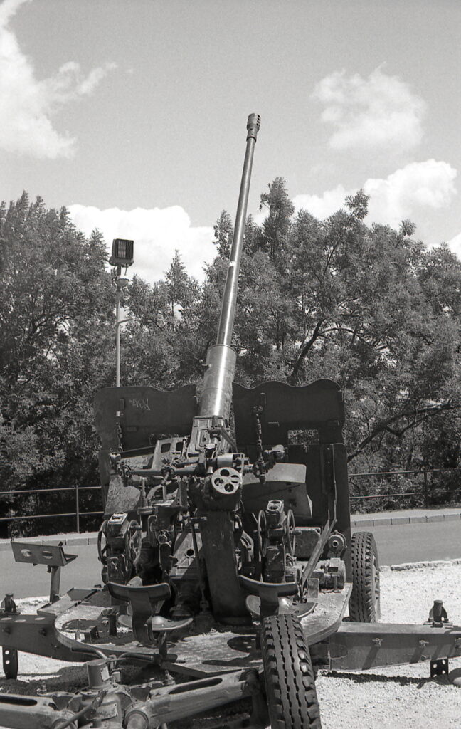 Yashica Electro 35GN black Agfa APX 100-9462