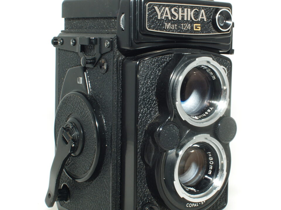Yashica MAT124G