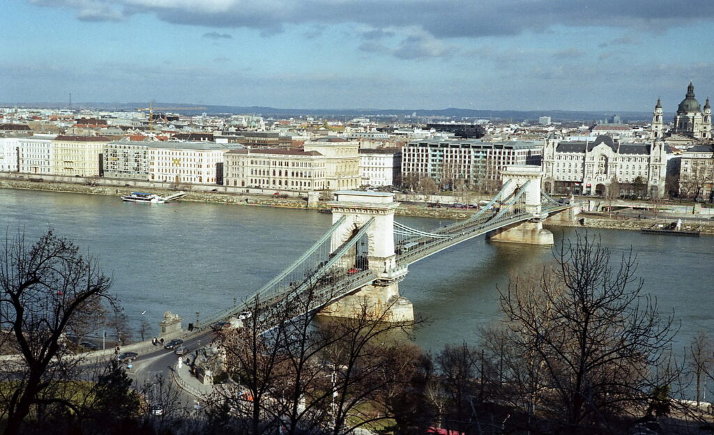 Kiev-4 Jupiter-8 50mm f2.8 Paradise 200-8354
