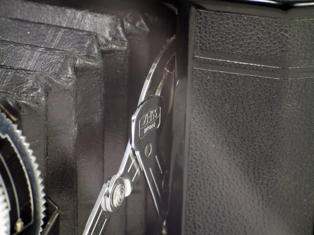 Schenider-Kreuznach Xenon 75mm f2-8157